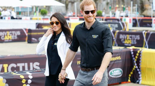 Bức ảnh đặc biệt của vợ chồng Meghan đang gây bão MXH với chi tiết chưa từng thấy trước đây - Ảnh 1.