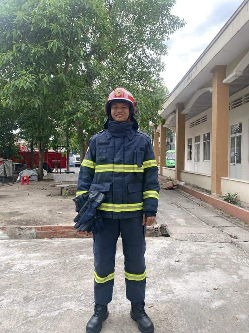 Portrait of a firefighter who saved a group of drowning people: Continuously being an example of good people and good deeds - Photo 2.