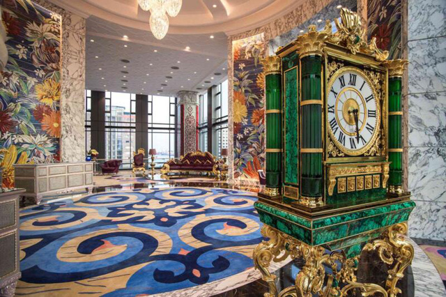 Khách sạn 6 sao lộng lẫy như cung điện ở Sài Gòn: Giá 300 triệu/đêm, nội thất vương giả mạ vàng tinh xảo, nền nhà bằng đá khổng tước quý hiếm - Ảnh 10.