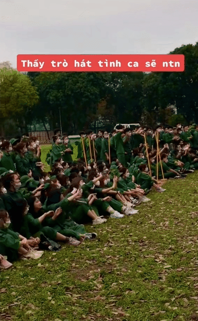 Clip: Cặp thầy tr&ograve; h&aacute;t t&igrave;nh ca Cơn Mưa T&igrave;nh Y&ecirc;u nhận cơn mưa lời khen - Ảnh 3.