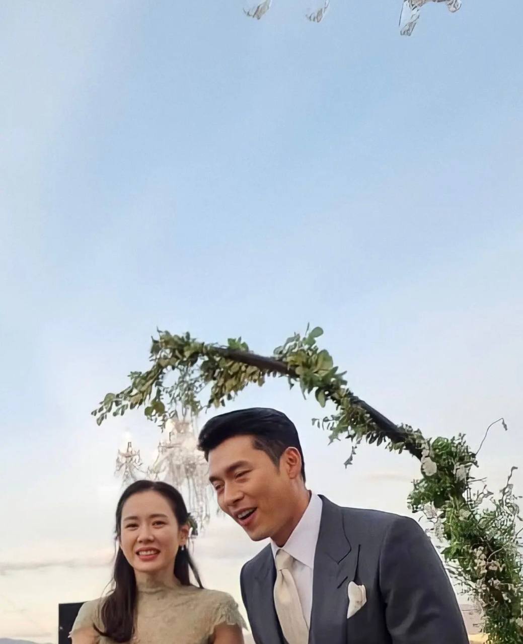 More photos Hyun Bin and Son Ye Jin were not drowned in the super wedding: Worthy of being the best visual couple in Kbiz, the wedding ring was revealed for the first time - Photo 3.