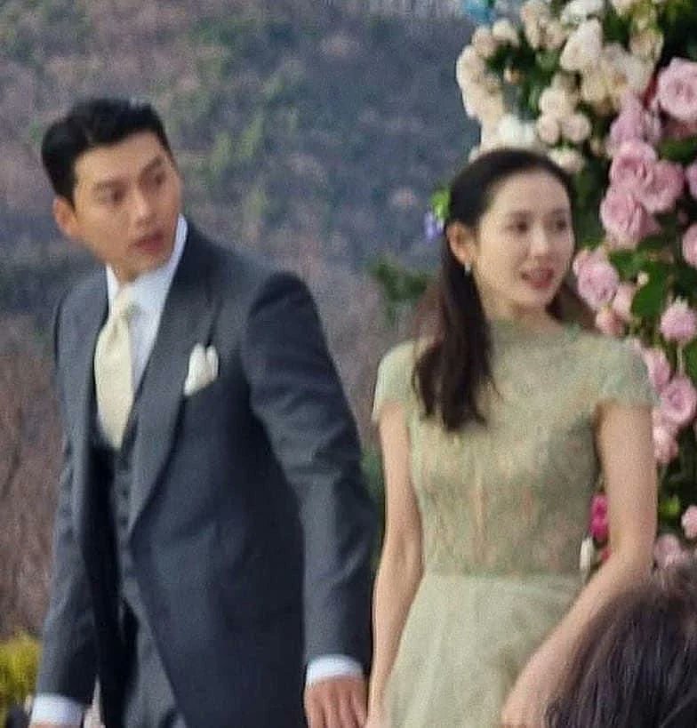 More photos Hyun Bin and Son Ye Jin were not drowned in the super wedding: Worthy of being the best visual couple in Kbiz, the wedding ring was revealed for the first time - Photo 4.