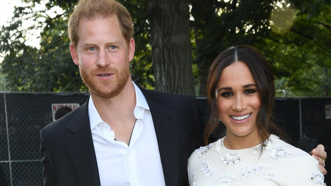 Sau m&agrave;n hắt hủi của nh&agrave; David Beckham, vợ chồng Meghan bị vạch trần sự thật đầy chua ch&aacute;t ở Mỹ - Ảnh 2.