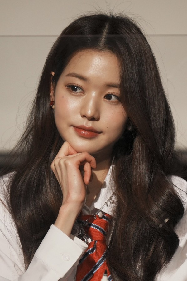 Quên Wonyoung (IVE) xấu tính, lười biếng đi, giờ chỉ có 1 idol cực chuyên nghiệp dù bị đồng đội gây ra chấn thương! - Ảnh 1.