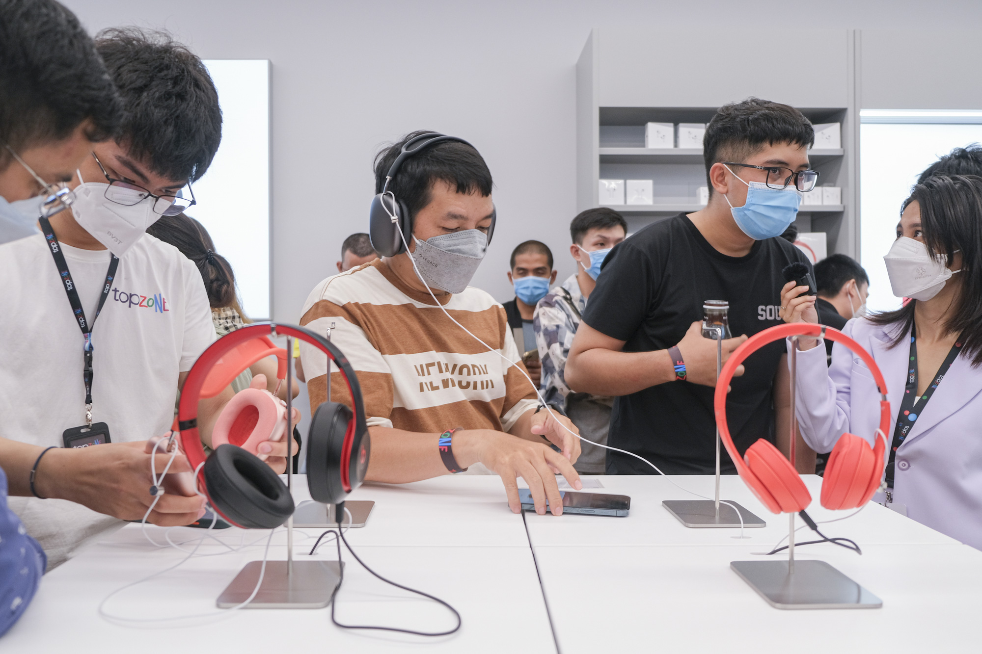 Dạo một vòng cửa hàng chuẩn Apple Premium Reseller diện tích lớn nhất Việt Nam, mê mẩn và “tốn tiền”! - Ảnh 5. Dạo một vòng cửa hàng chuẩn Apple Premium Reseller diện tích lớn nhất Việt Nam, mê mẩn và “tốn tiền”! - Ảnh 5.