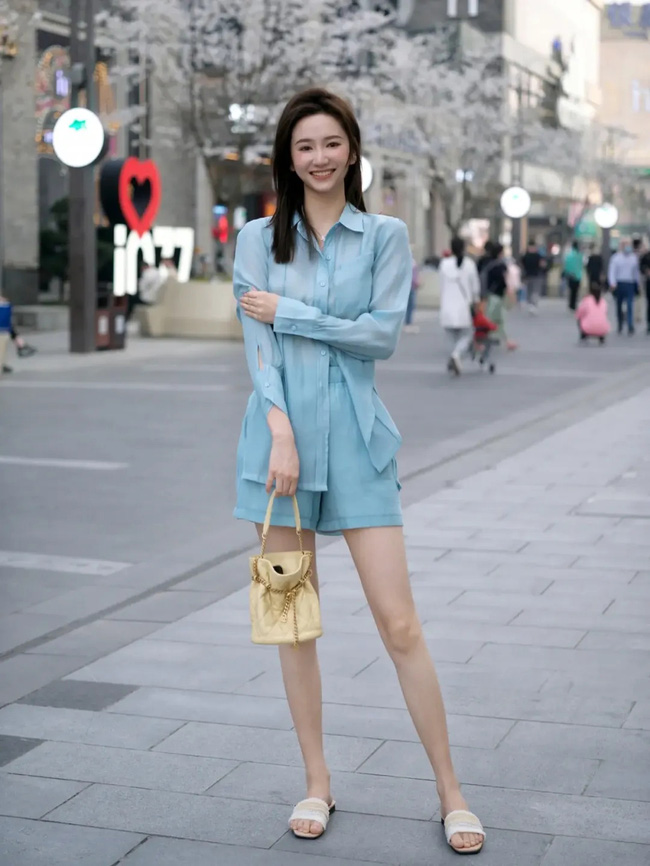 Street style Châu Á: Loạt quý cô diện đồ đơn giản nhưng nhìn vẫn đẹp không rời mắt - Ảnh 11.