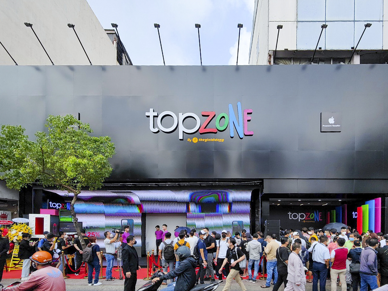 Dạo một vòng cửa hàng chuẩn Apple Premium Reseller diện tích lớn nhất Việt Nam, mê mẩn và “tốn tiền”! - Ảnh 2. Dạo một vòng cửa hàng chuẩn Apple Premium Reseller diện tích lớn nhất Việt Nam, mê mẩn và “tốn tiền”! - Ảnh 2.