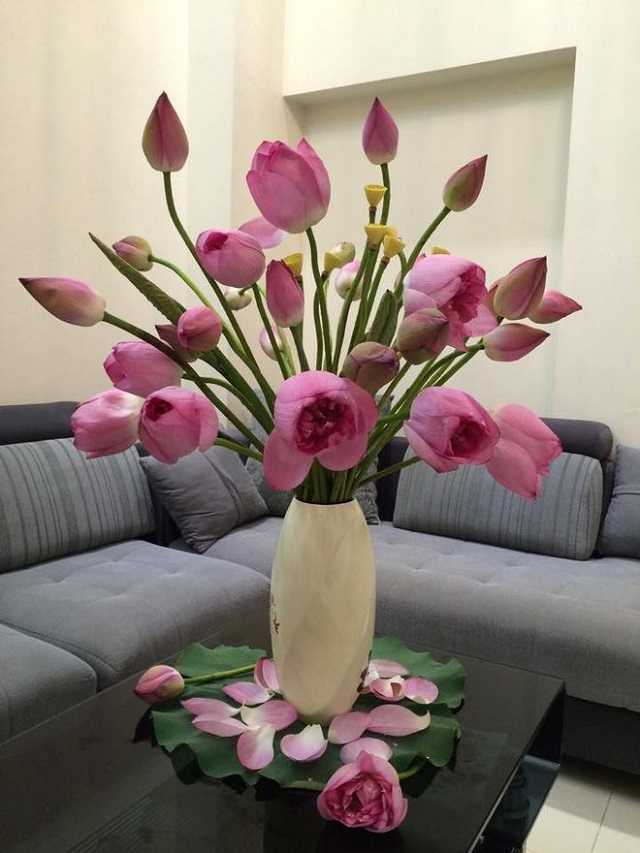 Đặt 5 loại hoa này trên bàn thờ, đảm bảo bề trên ưng hết ý: Hứa hẹn vạn sự hanh thông, tiền bạc ùa vào như vũ bão - Ảnh 1.
