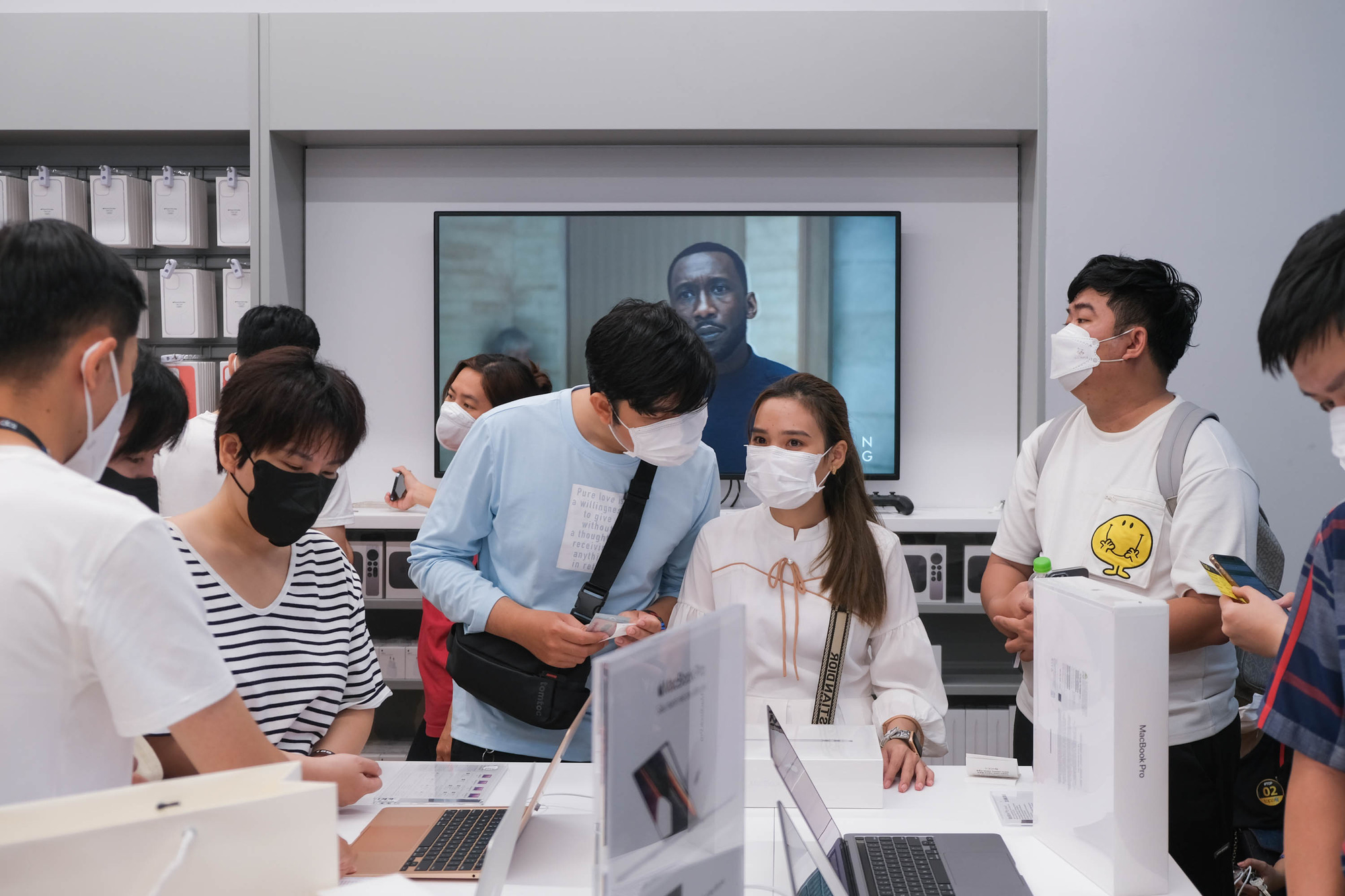 Dạo một vòng cửa hàng chuẩn Apple Premium Reseller diện tích lớn nhất Việt Nam, mê mẩn và “tốn tiền”! - Ảnh 6. Dạo một vòng cửa hàng chuẩn Apple Premium Reseller diện tích lớn nhất Việt Nam, mê mẩn và “tốn tiền”! - Ảnh 6.