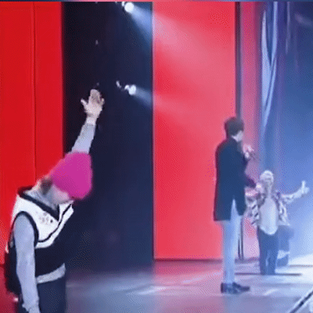 Daesung (BIGBANG) gặp sự cố sân khấu nhưng netizen còn tàn nhẫn hơn: Nó kẹt lại như đường tình duyên của anh đó! - Ảnh 2.
