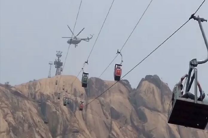 The cable car broke, 63 people were suspended at an altitude of 460m for 45 hours in a state of grief and panic - Photo 2.