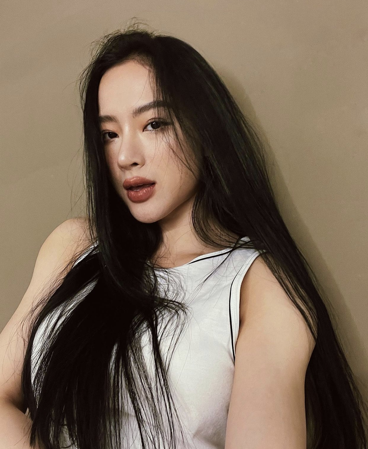 Angela Phương Trinh cởi áo khoe body săn chắc, netizen hú hồn vì điểm này? - Ảnh 8.