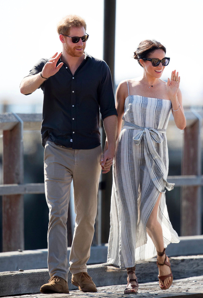Riêng khoản diện sandal mùa hè, Công nương Kate phải nhường lại hào quang cho Meghan Markle - Ảnh 1.