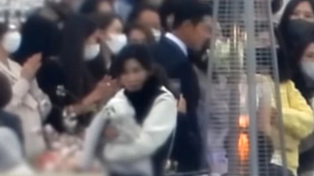 Lộ ảnh hội chị em minh tinh check-in tại siêu đám cưới BinJin, bức ảnh Hyun Bin bế em bé của vợ lại chiếm spotlight - Ảnh 7.