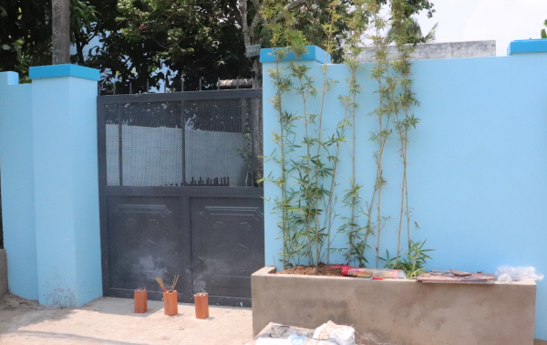 Hai vợ chồng tử vong tại nh&agrave; ri&ecirc;ng b&ecirc;n 2 b&eacute; g&aacute;i đ&oacute;i lả - Ảnh 1.