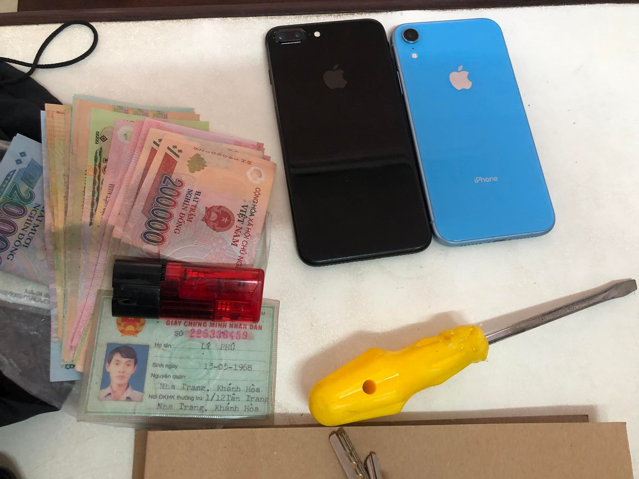 Super thief with 5 criminal records in Da Nang fell into the net before selling iPhone - Photo 2.
