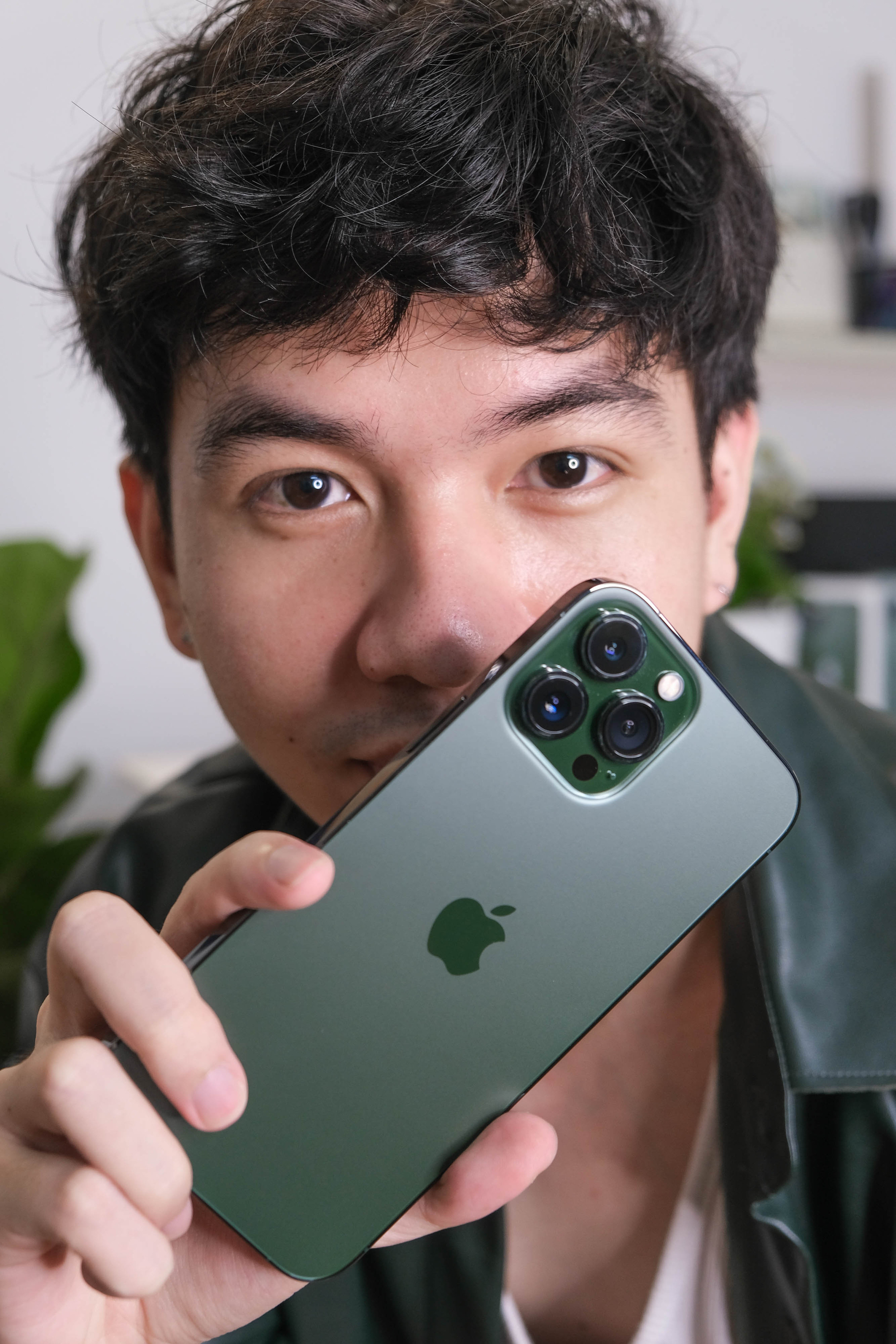 On the hands of green iPhone 13 and iPhone 13 Pro Max just sold in Vietnam: As beautiful as this, it will become a hot trend in 2022!  - Photo 16.