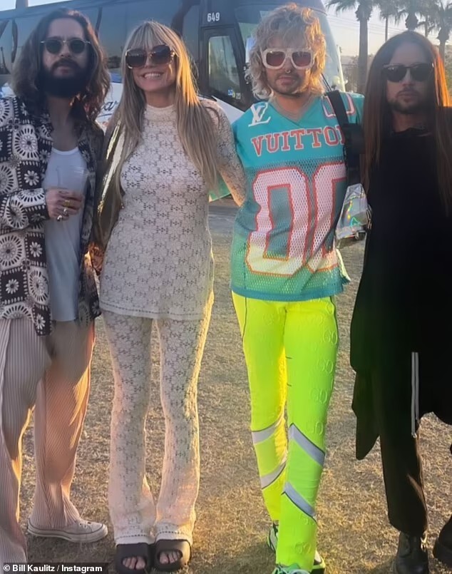 The huge stars landed at Coachella 2022: Jennie exposed her skin, Kendall sisters - Kylie was crushed by Victoria's Secret angels - Photo 15.
