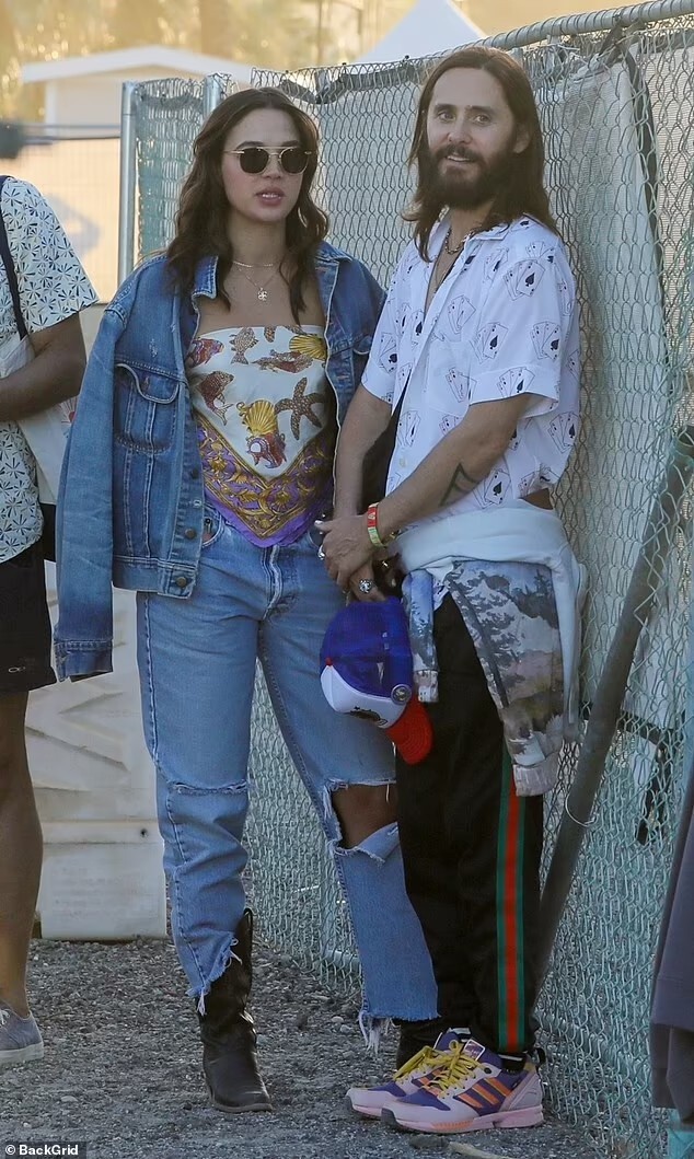 The huge stars landed at Coachella 2022: Jennie exposed her skin, Kendall sisters - Kylie was crushed by Victoria's Secret angels - Photo 17.