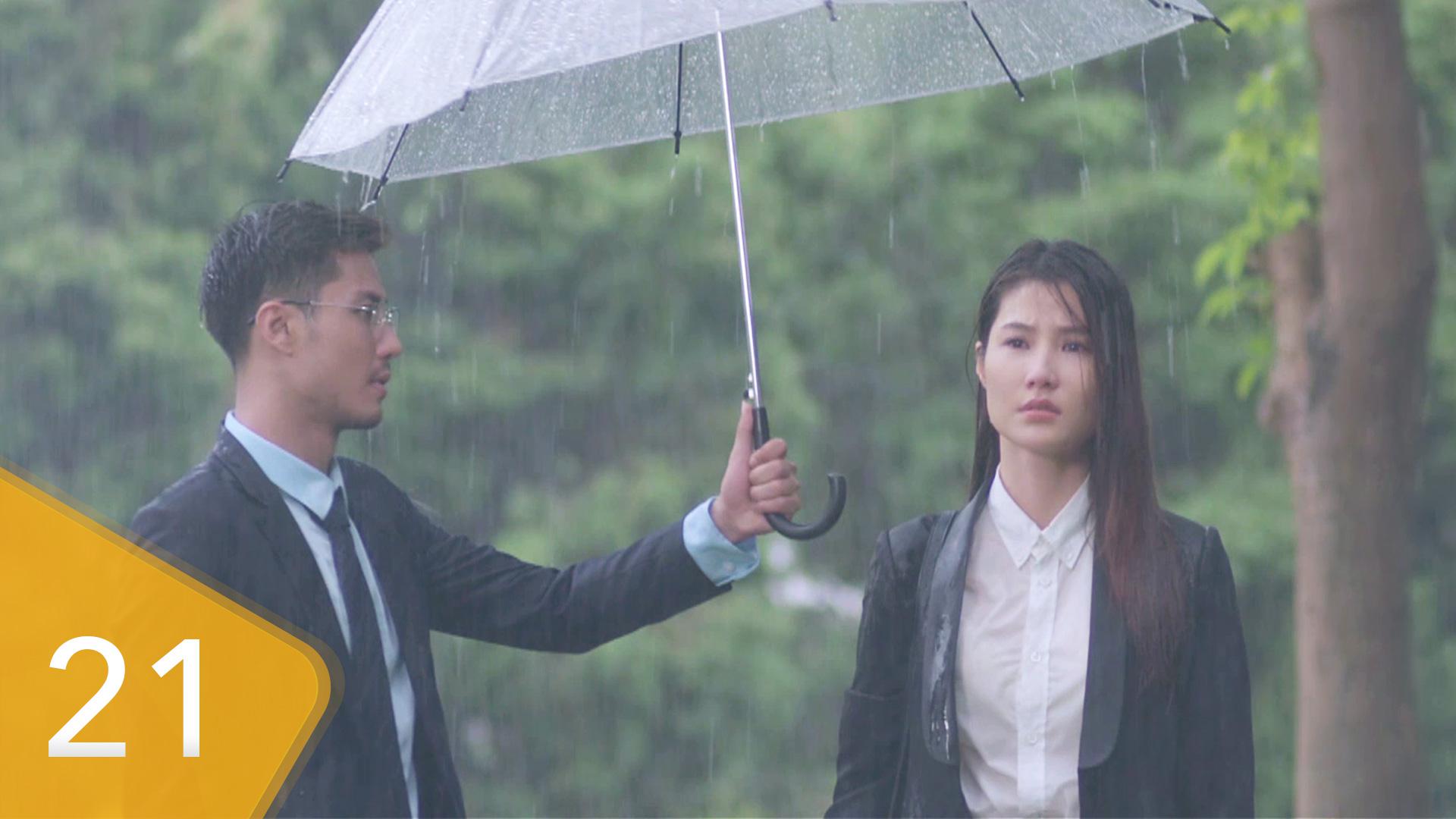 No matter what, whenever it comes to crying scenes in the rain, Vietnamese movie beauties will automatically wear these 2 recipes - Photo 7. No matter what, whenever it comes to crying scenes in the rain, Vietnamese movie beauties will automatically wear these 2 recipes - Photo 7.
