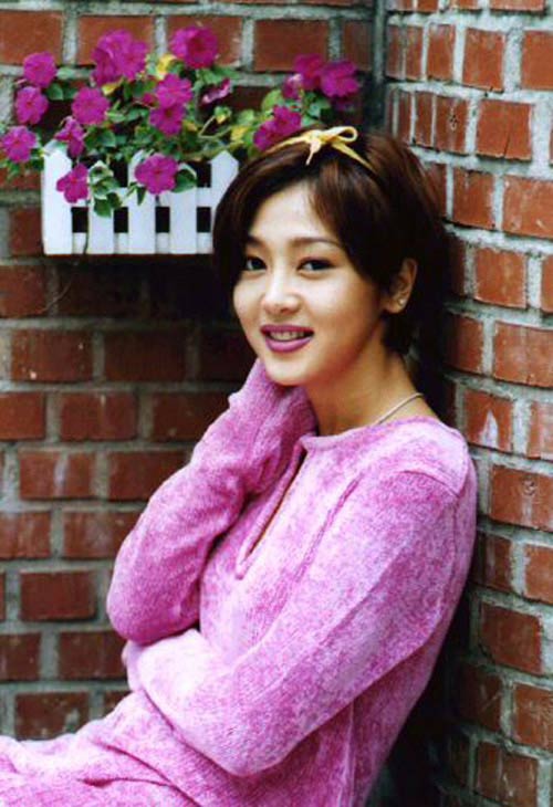 From a national star to a criminal: The beauty lost her whole career because of a set of photos, kneeling to beg, the whole country turned away - Photo 1. From a national star to a criminal: The beauty lost her whole career because of a set of photos, kneeling to beg, the whole country turned away - Photo 1.