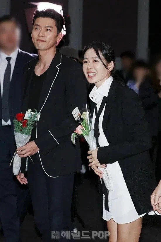 Hyun Bin hoá “thê nô” của Son Ye Jin từ lâu rồi: Ghen ra mặt với cả đạo diễn, thuê hẳn đội vệ sĩ riêng bảo vệ bà xã đi làm - Ảnh 4.