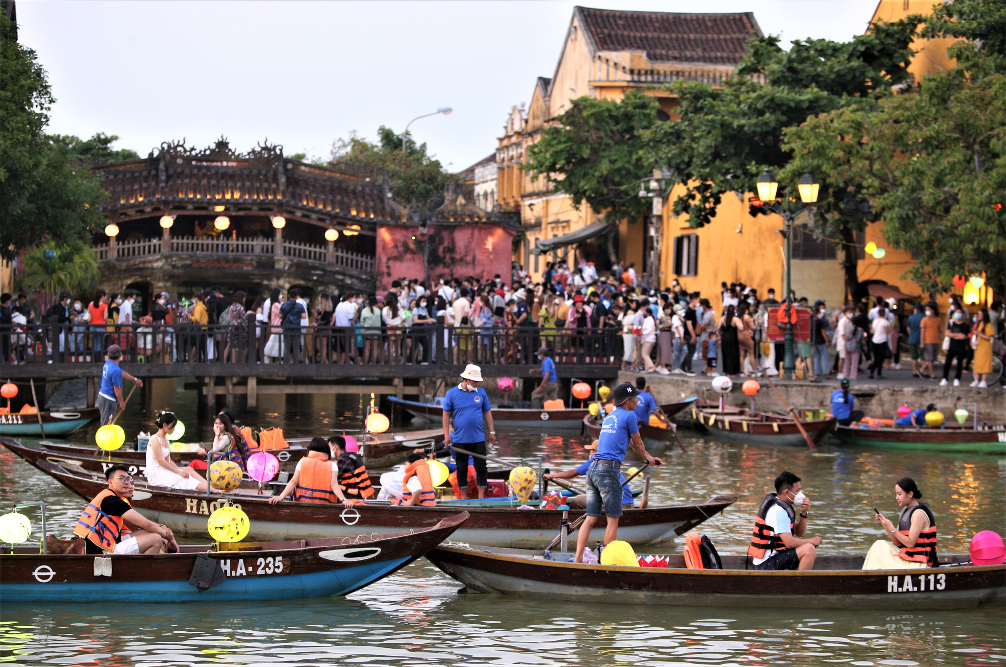 Tourists accuse of being cheated while sailing in Hoi An: What do local authorities say?  - Photo 2.