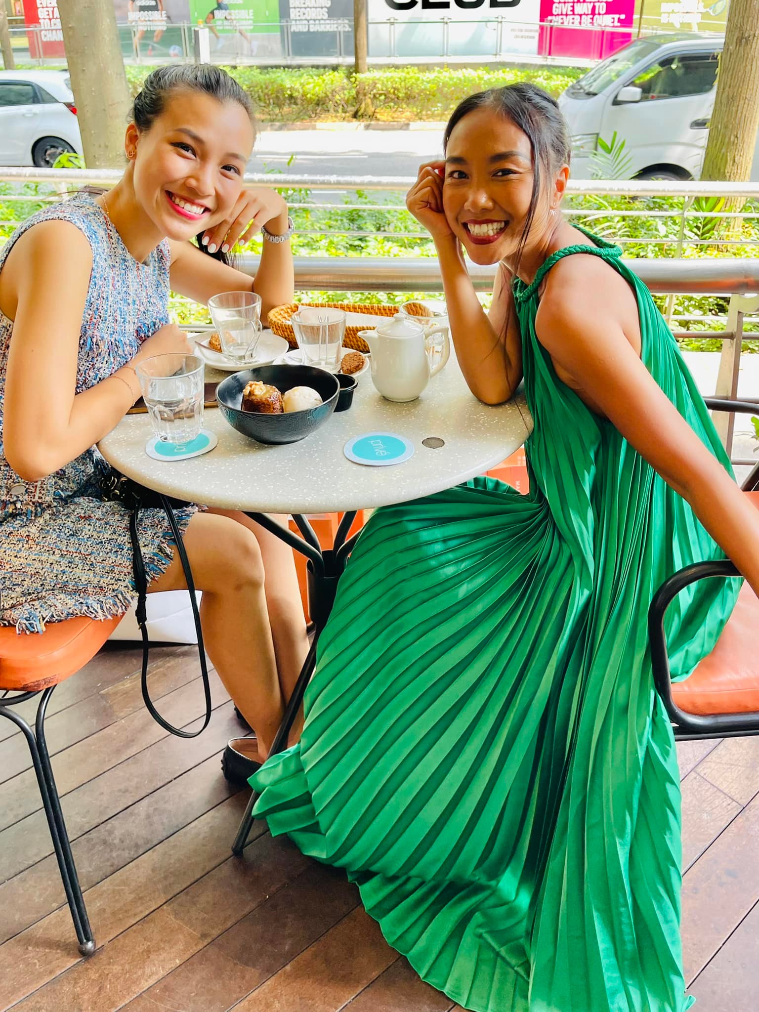 Từ Singapore, chị em thân thiết nói gì về chuyện Hoàng Oanh ly hôn chồng Tây? - Ảnh 5. Từ Singapore, chị em thân thiết nói gì về chuyện Hoàng Oanh ly hôn chồng Tây? - Ảnh 5.