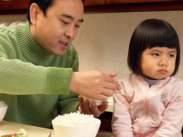 The grandson snatched someone else's cup of milk tea, but she still defended: The girl only said 8 ONLY but she was afraid of turning pale, so she rushed to the hospital for urgent examination - Photo 2.