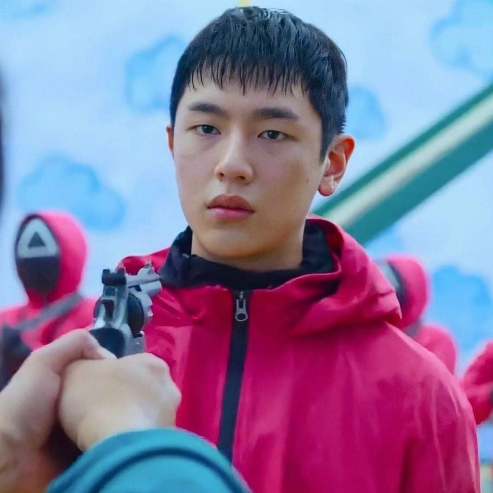 The 10-second male god Squid Game reappears in a new movie: Causing a fever because of his top-notch visuals, appearing for a few minutes and eating the male lead with a stiff face - Photo 1. The 10-second male god Squid Game reappears in a new movie: Causing a fever because of his top-notch visuals, appearing for a few minutes and eating the male lead with a stiff face - Photo 1.