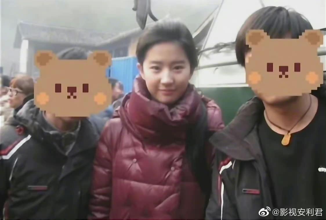 Hot again the picture of Liu Yifei at the age of 18: Dressed casually, her hair is simple but still beautiful despite her fairy visuals - Photo 1.