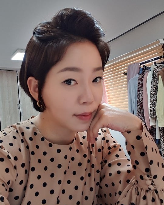 H&oacute;a ra đ&acirc;y mới l&agrave; visual thật của sao nữ xấu nhất phim H&agrave;n: Chỉ cần l&ecirc;n đồ l&agrave; nh&igrave;n cực ổn &aacute;p, 40 tuổi vẫn trẻ măng lu&ocirc;n - Ảnh 6.