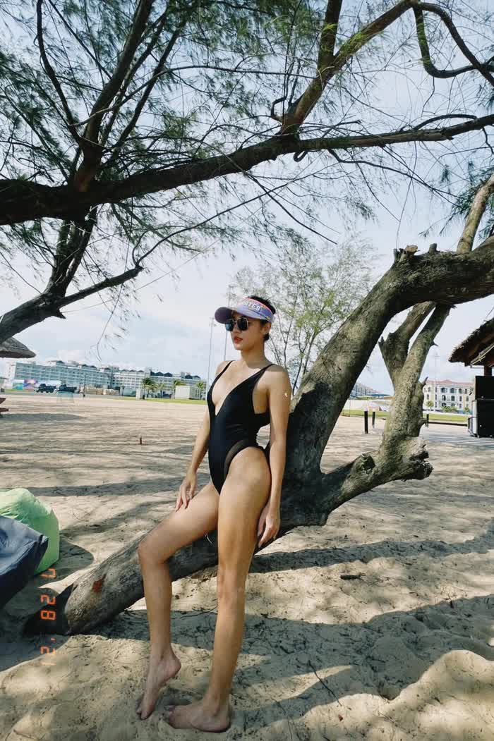 Văn Mai Hương Tung ảnh Diện Bikini Khoe Body Mướt Mắt Nhưng Phải Che Mặt Vì Lý Do Này 0330