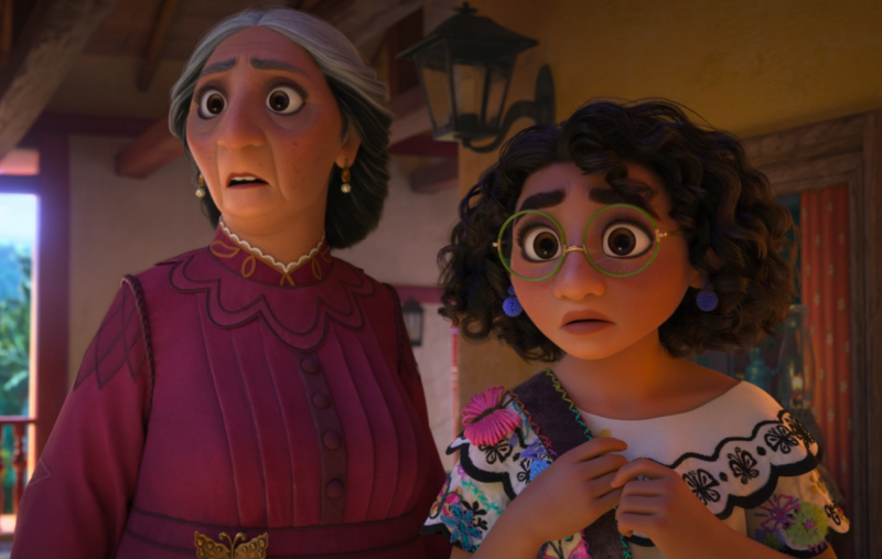 Heartbreaking family lesson in Disney-Pixar animation: When there are generational conflicts, toxic expectations lead to many erroneous disasters - Photo 2.