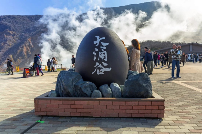 A little-known story about the black eggs carrying the rumor that eating one fruit will live an extra 7 years, people flock to Hell Valley to enjoy - Photo 1.