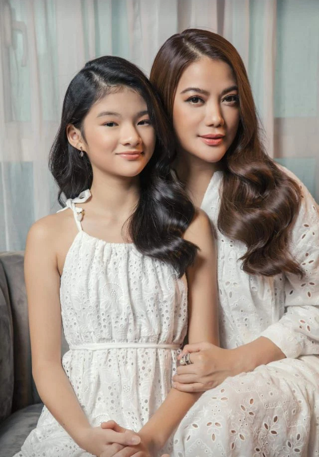 14-year-old Truong Ngoc Anh's daughter dresses up in stylish, cool-girl clothes, even if you look at it 1000 times, you won't get bored - Photo 17. 14-year-old Truong Ngoc Anh's daughter dresses up in stylish, cool-girl clothes, even if you look at it 1000 times, you won't get bored - Photo 17.