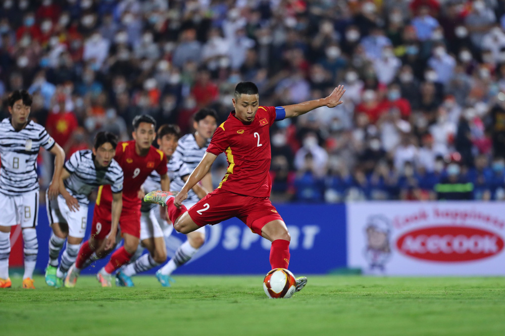 Sợ bị hiểu lầm, thầy Park đem đối thủ của U23 Việt Nam so sánh với cựu danh thủ Man United - Ảnh 1.