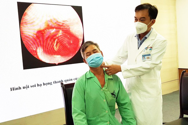 Giật mình khi ăn cá, người đàn ông bị xương ghim vào dây thanh quản - Ảnh 3.