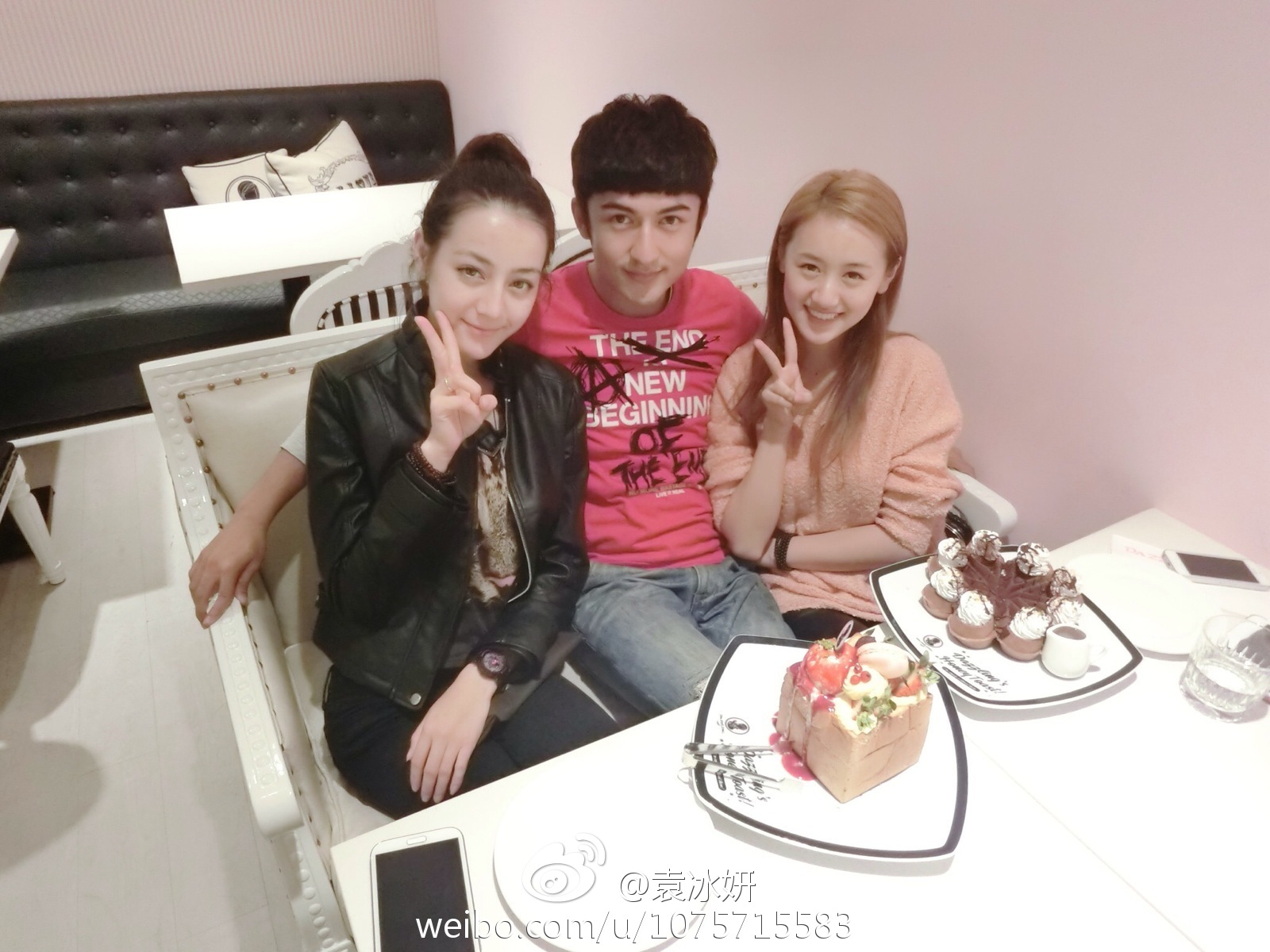 9 years ago Nhiet Ba - Vien Bang Nghien were super close friends, the visual copy of Trieu Le Dinh was crushed by the beauty of Xinjiang - Photo 4. 9 years ago Nhiet Ba - Vien Bang Nghien were super close friends, the visual copy of Trieu Le Dinh was crushed by the beauty of Xinjiang - Photo 4.