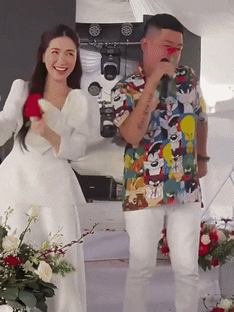 Clip: Hòa Minzy nhảy nhiệt tình tại đám cưới hậu vệ Hồ Tấn Tài nhưng gặp ngay sự cố hú hồn! - Ảnh 4.
