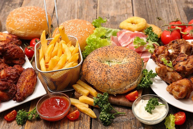 C&acirc;u đố Tiếng Việt: C&aacute;i g&igrave; kh&ocirc;ng bao giờ chạy nhưng người ta vẫn nghĩ n&oacute; nhanh? &ndash; Đ&aacute;p &aacute;n SI&Ecirc;U DỄ m&agrave;... nghĩ nửa ng&agrave;y mới ra - Ảnh 2.