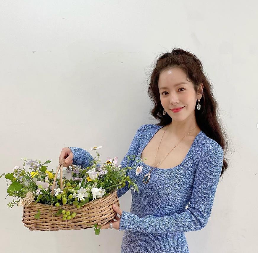 The secret to having beautiful skin like Han Ji Min is through hard work drinking super cheap water that is easy to make at home - Photo 4.