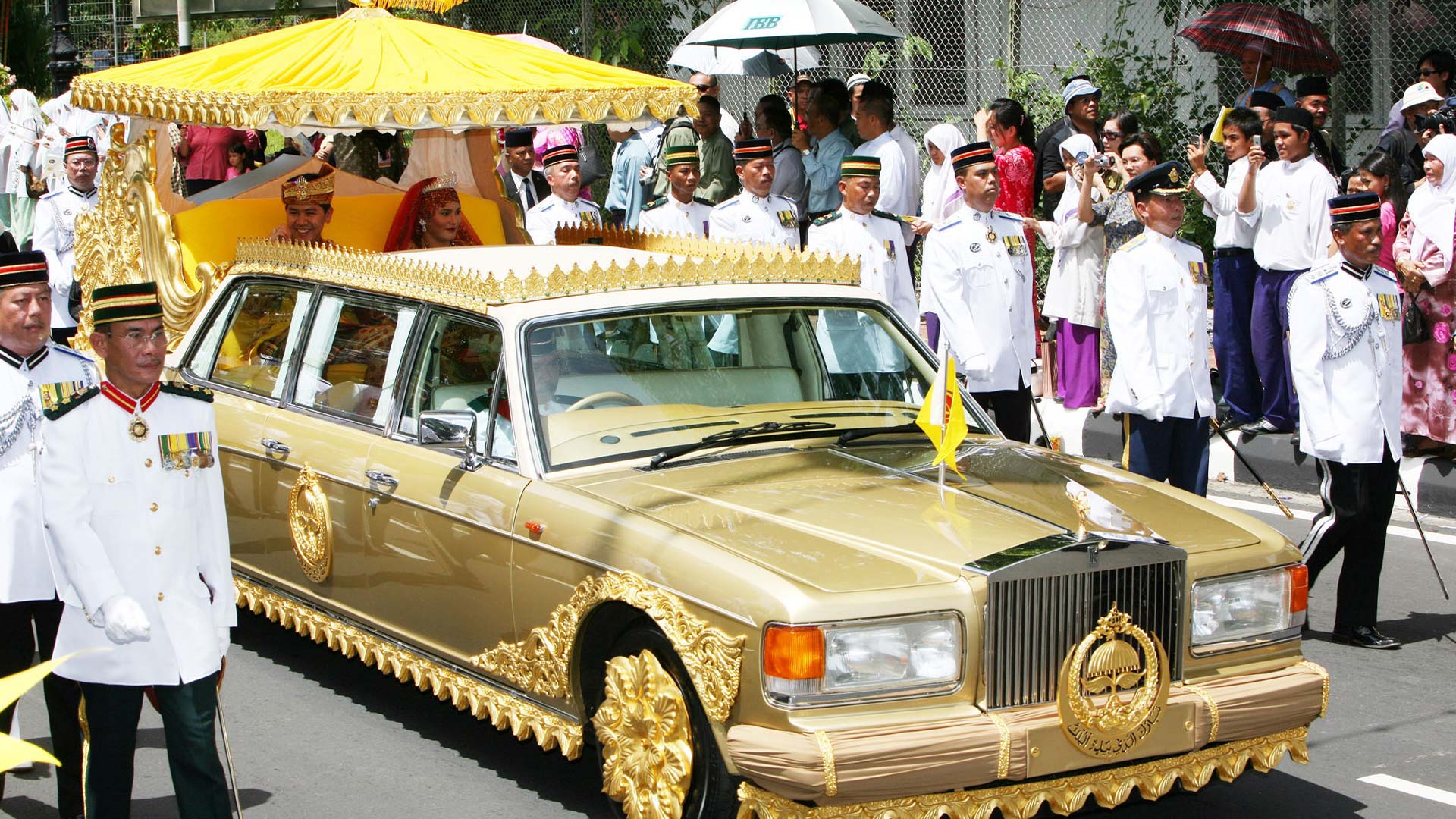 The lavish life of the Sultan of Brunei with a huge fortune, ready to be gilded with anything in sight - Photo 5.