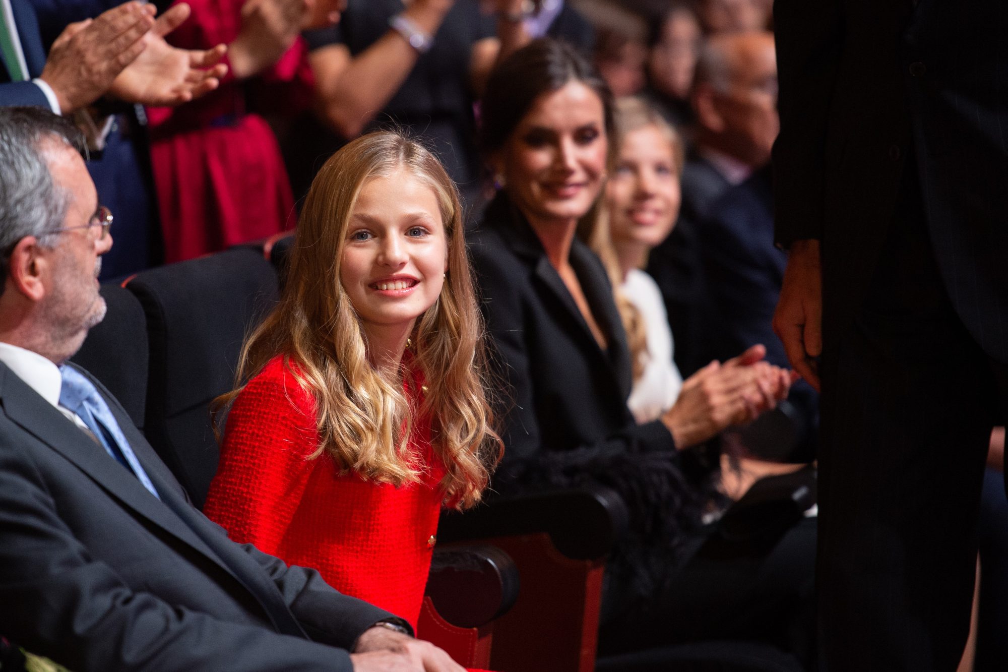 Những n&agrave;ng c&ocirc;ng ch&uacute;a Gen Z đẹp nhất thế giới: Người lộng lẫy như bước ra từ cổ t&iacute;ch, người phong th&aacute;i quyền lực chuẩn Nữ ho&agrave;ng tương lai - Ảnh 1.