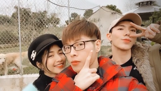 Hội bạn thân đình đám Vbiz: Gia đình Hoa Dâm Bụt coi nhau như ruột thịt, Hà Tăng có tình bạn triệu đô hơn một thập kỷ - Ảnh 23. Hội bạn thân đình đám Vbiz: Gia đình Hoa Dâm Bụt coi nhau như ruột thịt, Hà Tăng có tình bạn triệu đô hơn một thập kỷ - Ảnh 23.