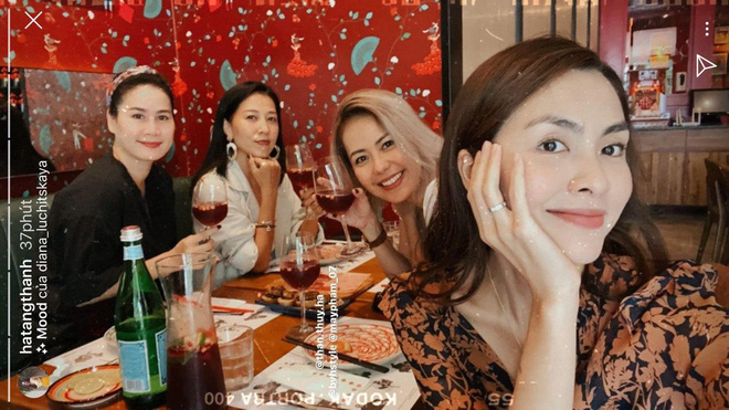 Hội bạn thân đình đám Vbiz: Gia đình Hoa Dâm Bụt coi nhau như ruột thịt, Hà Tăng có tình bạn triệu đô hơn một thập kỷ - Ảnh 37. Hội bạn thân đình đám Vbiz: Gia đình Hoa Dâm Bụt coi nhau như ruột thịt, Hà Tăng có tình bạn triệu đô hơn một thập kỷ - Ảnh 37.