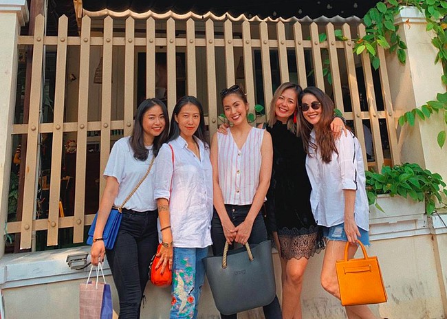 Hội bạn thân đình đám Vbiz: Gia đình Hoa Dâm Bụt coi nhau như ruột thịt, Hà Tăng có tình bạn triệu đô hơn một thập kỷ - Ảnh 34. Hội bạn thân đình đám Vbiz: Gia đình Hoa Dâm Bụt coi nhau như ruột thịt, Hà Tăng có tình bạn triệu đô hơn một thập kỷ - Ảnh 34.