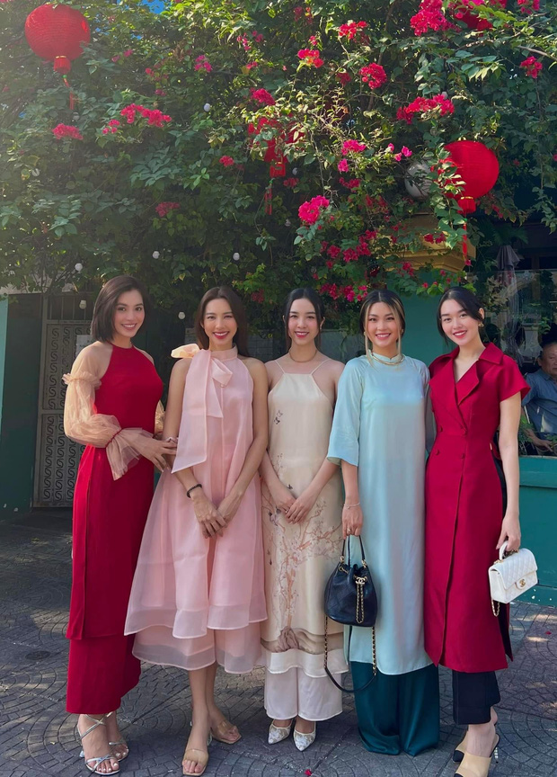 Hội bạn thân đình đám Vbiz: Gia đình Hoa Dâm Bụt coi nhau như ruột thịt, Hà Tăng có tình bạn triệu đô hơn một thập kỷ - Ảnh 45. Hội bạn thân đình đám Vbiz: Gia đình Hoa Dâm Bụt coi nhau như ruột thịt, Hà Tăng có tình bạn triệu đô hơn một thập kỷ - Ảnh 45.