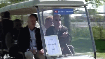 Harry lộ diện sau cuộc phỏng vấn tai tiếng, c&oacute; th&aacute;i độ khiến dư luận n&oacute;ng mắt khi được hỏi về sinh nhật Nữ ho&agrave;ng Anh - Ảnh 1.