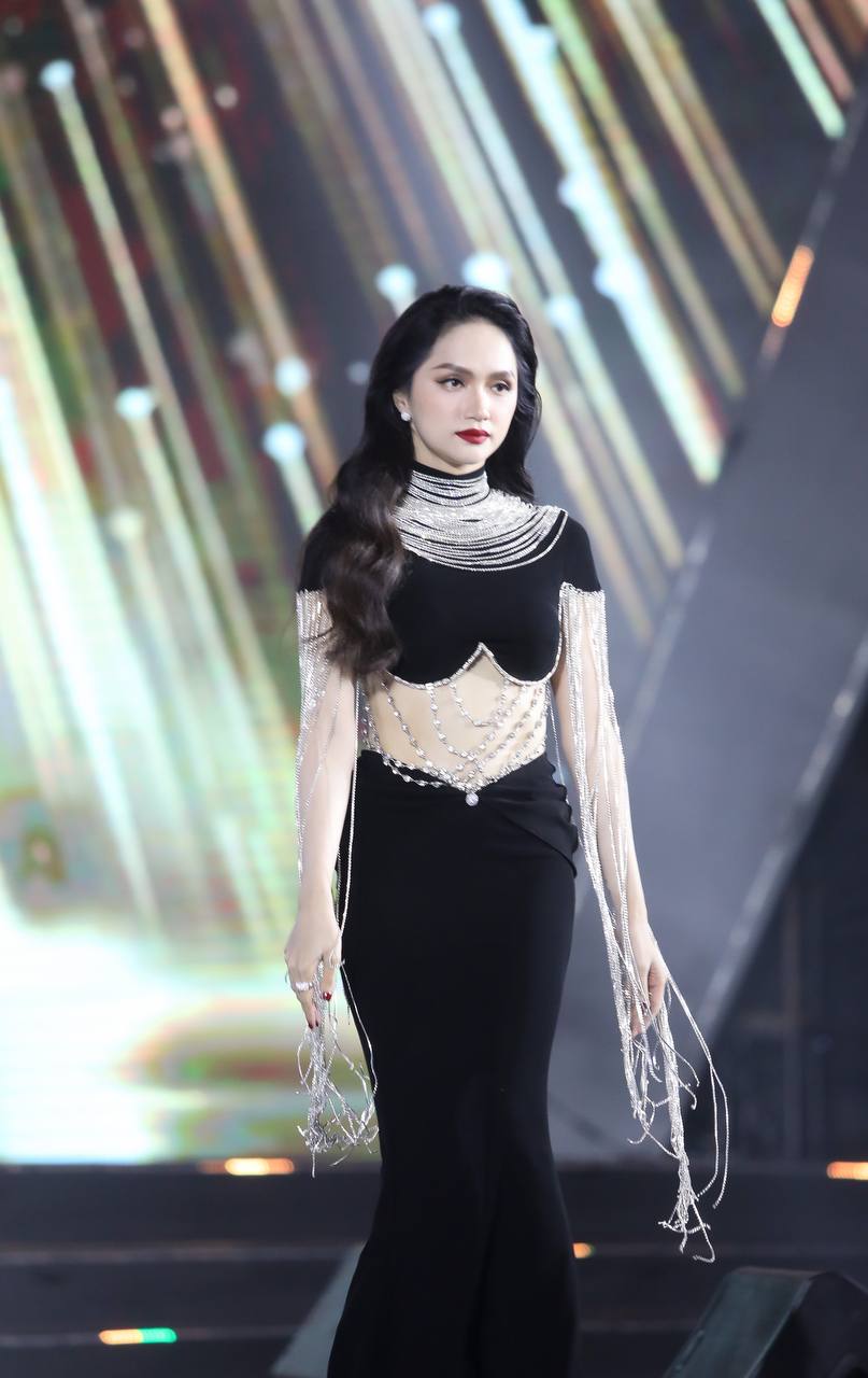 Clip Hương Giang Xuân Lan Hà Anh Catwalk Trên Nền Nhạc Câu Nói Viral Hứa Hẹn Gây Sốt Tiktok